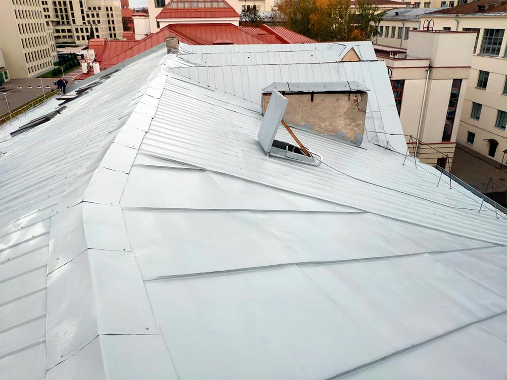 Текущий ремонт кровли из профнастила